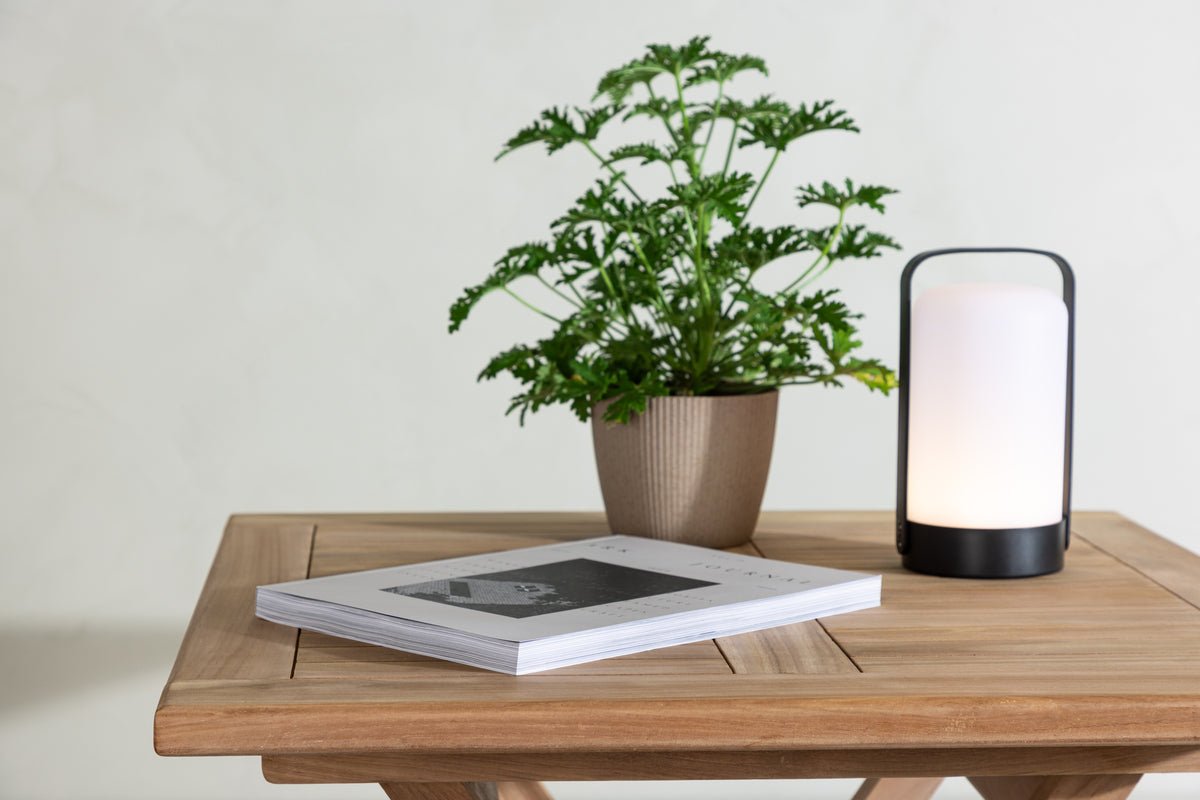 Gartentisch Arvo - Quadratischer Café-Tisch aus massivem Teakholz