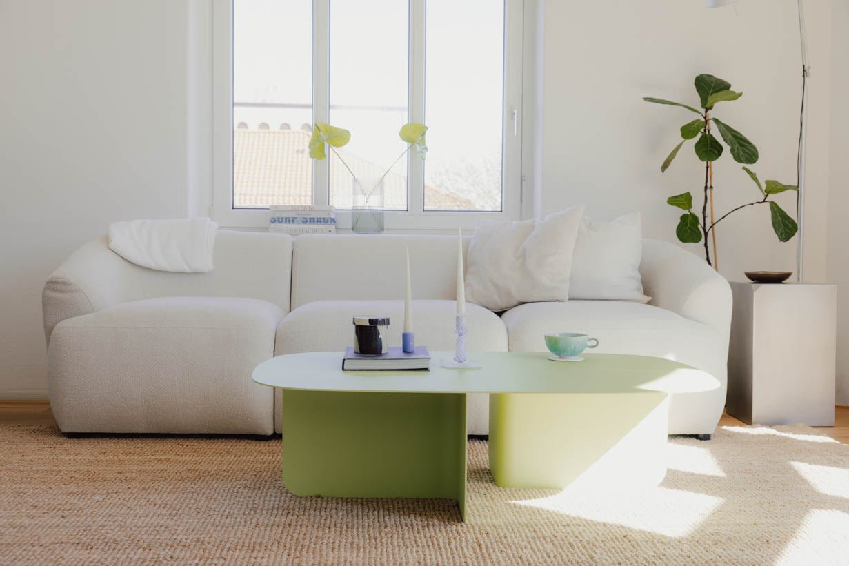 Couchtisch Livia – Japandi Design aus pulverbeschichtetem Blech