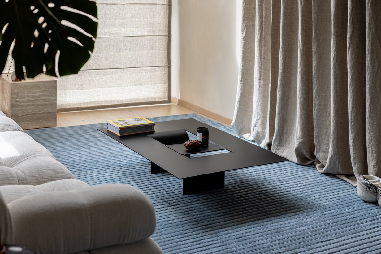Couchtisch Cut – Minimalistisches Stahl-Design mit kreativer Öffnung