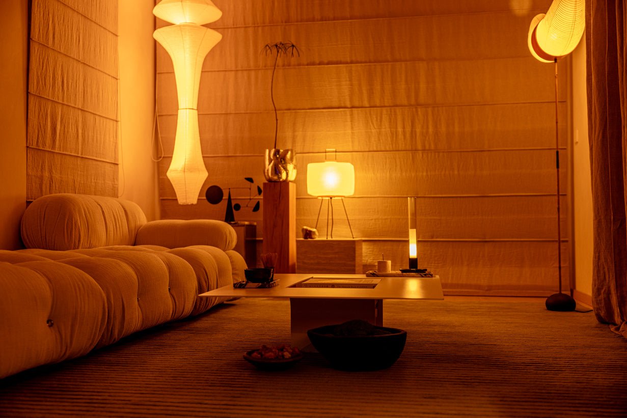 Couchtisch Cut – Minimalistisches Stahl-Design mit kreativer Öffnung