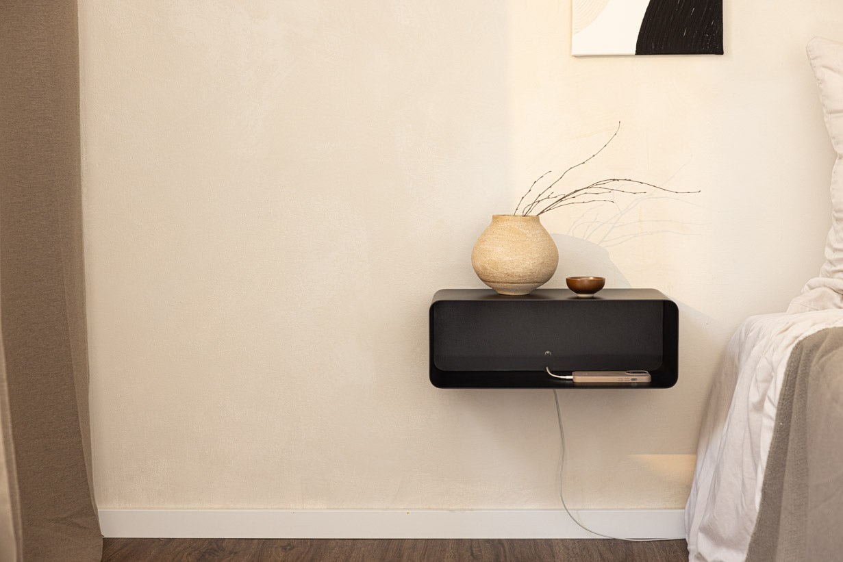 Nachttisch Nelio – Hängendes Design mit Kabeldurchführung