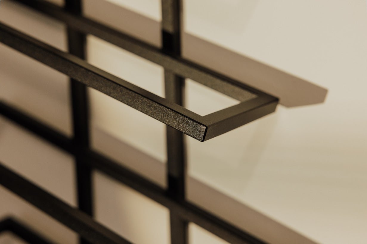 Weinregal Vinia – Wandregal aus Metall für stilvolle Weinlagerung