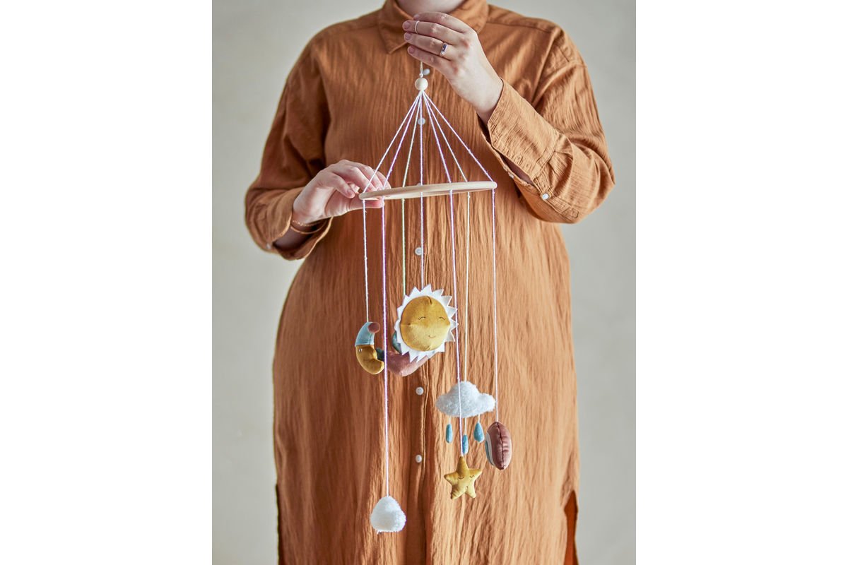 Mobile Luma – sanftes Baby Mobile mit Sonne, Mond & Wolken