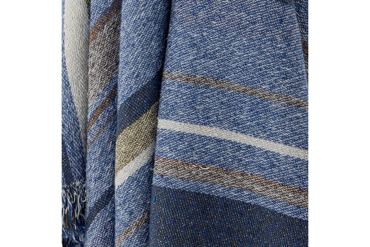 Überwurfdecke Mira – Blau, aus recycelter Baumwolle