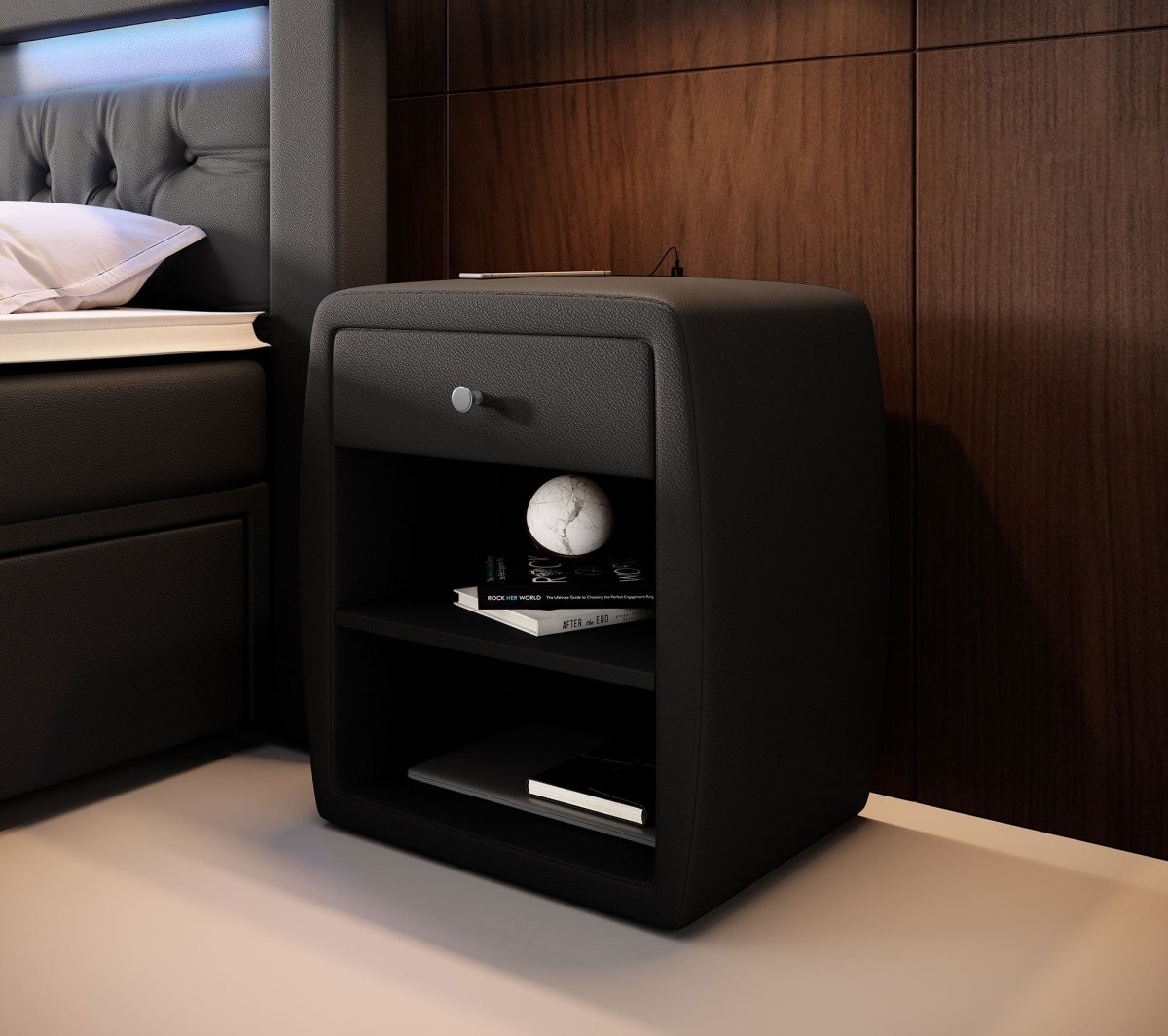 Designer Nachttisch Tavira mit USB (Kunstleder) - Luxusbetten24